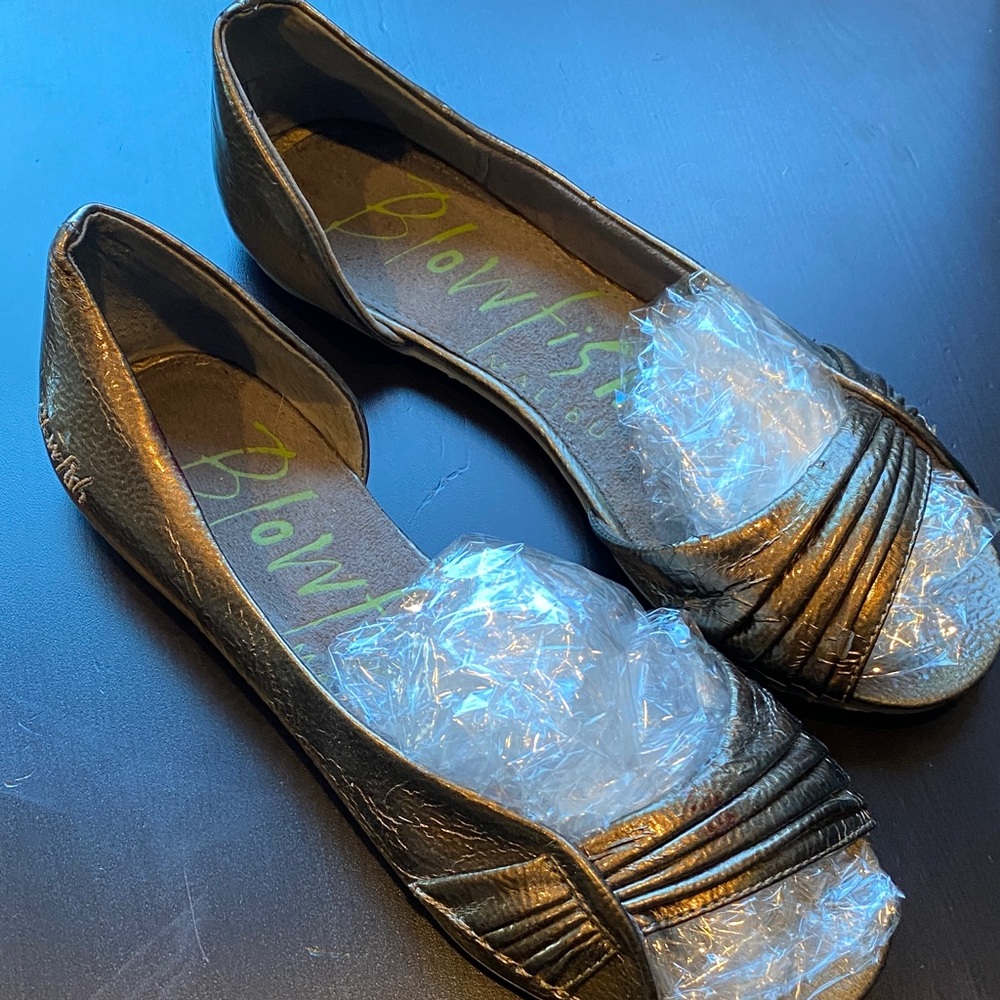 Blowfish Women's Metallic Bronze Open Toe Flats Size 6
